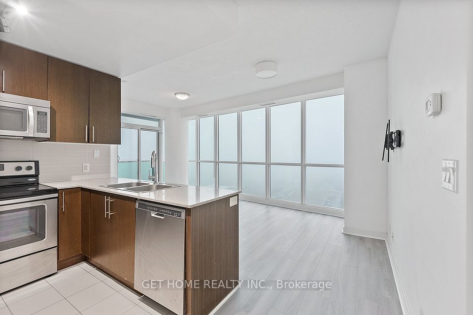 3985 Grand Park Drive 2005, Mississauga, ON L5B 0H8 4