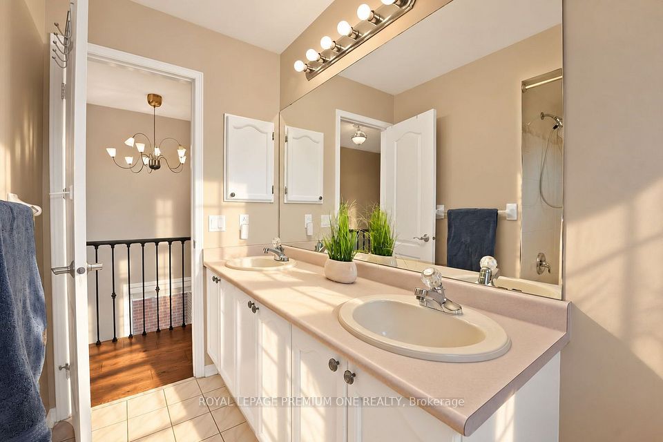 2673 Castle Hill Crescent, Oakville, ON L6H 6J1 19