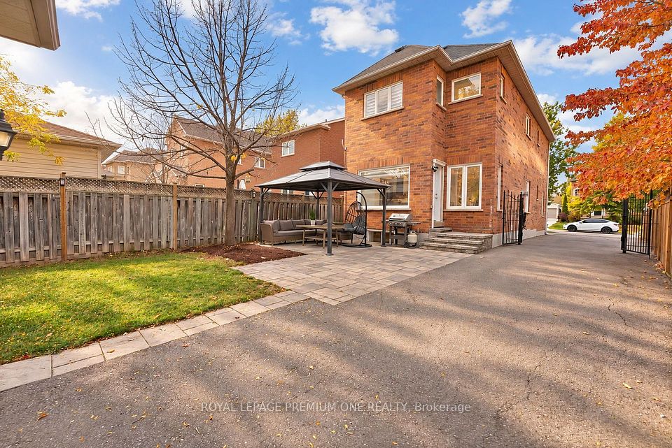 2673 Castle Hill Crescent, Oakville, ON L6H 6J1 25