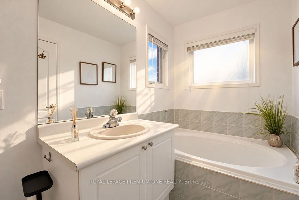 2673 Castle Hill Crescent, Oakville, ON L6H 6J1 16