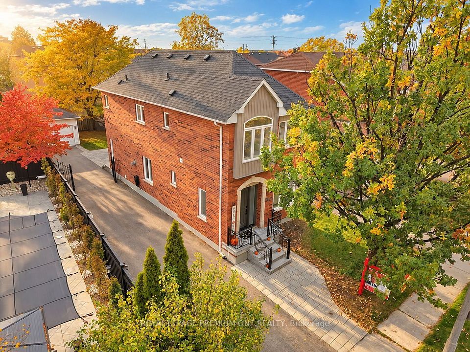 2673 Castle Hill Crescent, Oakville, ON L6H 6J1 2