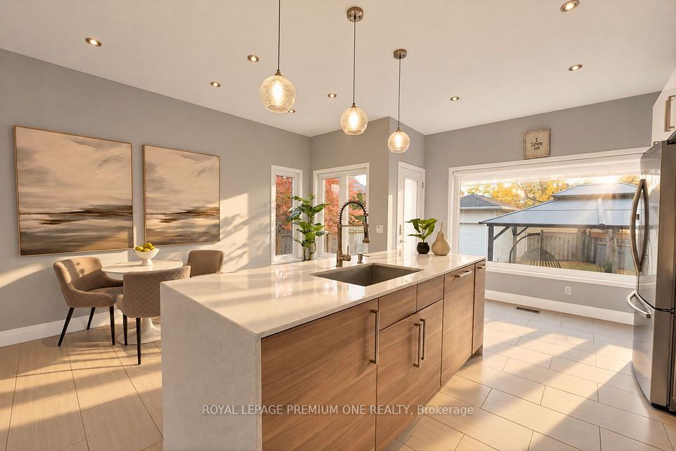 2673 Castle Hill Crescent, Oakville, ON L6H 6J1 11