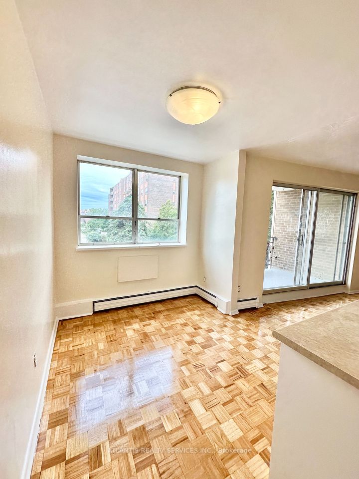 2445 Woodward Avenue 307, Burlington, ON L7R 1V3 2