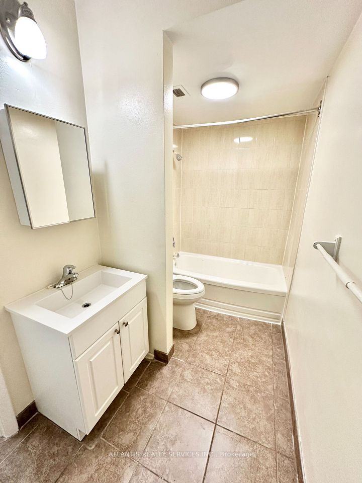 2445 Woodward Avenue 307, Burlington, ON L7R 1V3 4