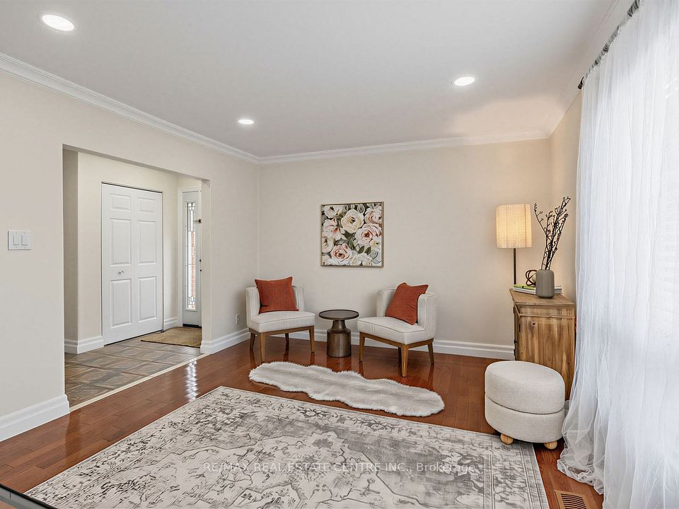 2475 Brookhurst Road, Mississauga, ON L5J 1R4 5