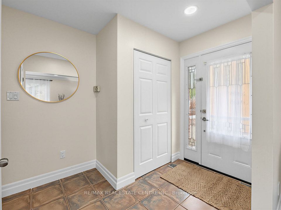 2475 Brookhurst Road, Mississauga, ON L5J 1R4 6