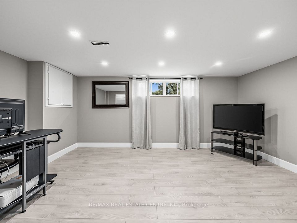 2475 Brookhurst Road, Mississauga, ON L5J 1R4 24