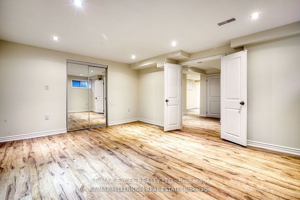 33 Orpington Crescent Lower, Toronto, ON M9V 3E2 9