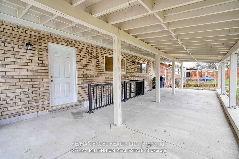 Detached at 33 Orpington Crescent Lower, Toronto, ON M9V 3E2