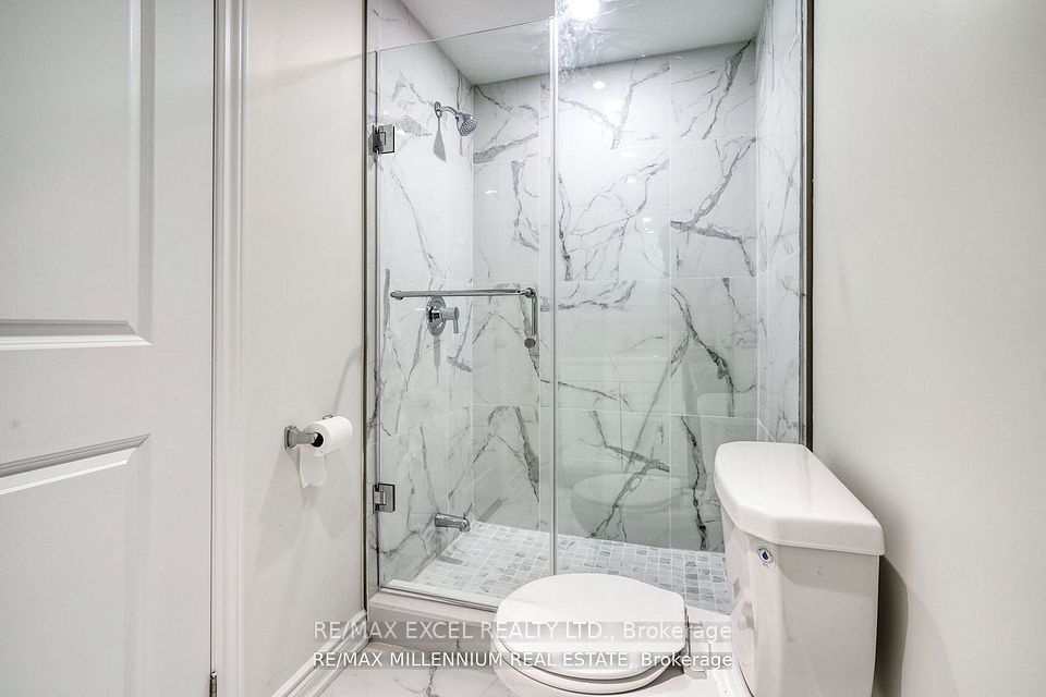 33 Orpington Crescent Lower, Toronto, ON M9V 3E2 7