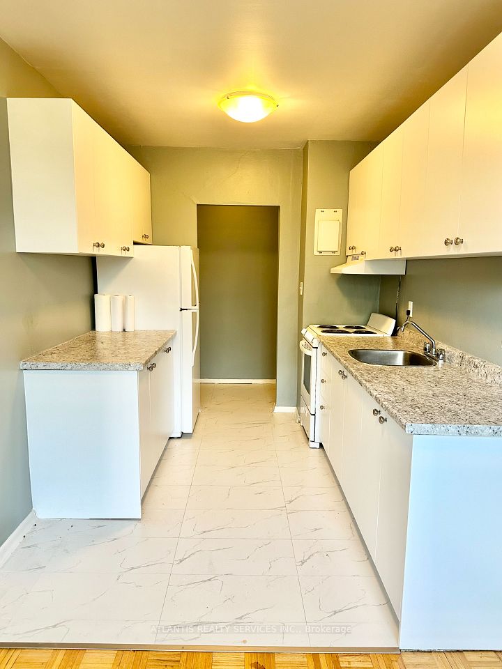 2445 Woodward Avenue 503, Burlington, ON L7R 1V3 3