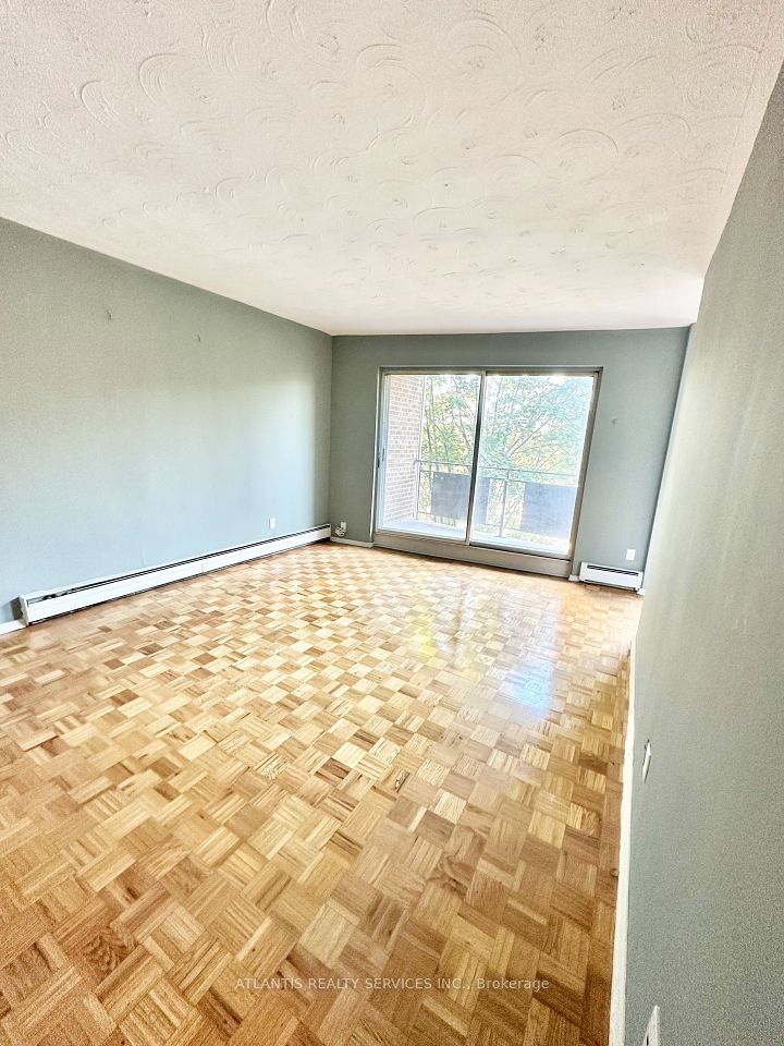 2445 Woodward Avenue 503, Burlington, ON L7R 1V3 4