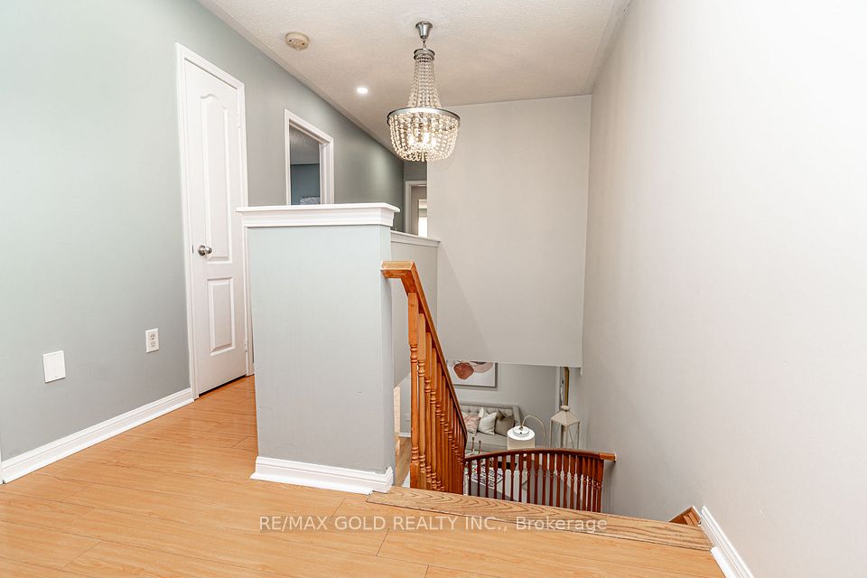 34 Jingle Crescent, Brampton, ON L6S 0B2 24
