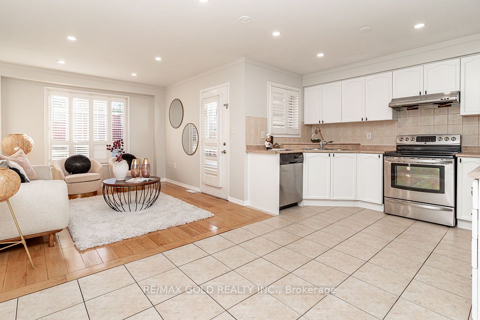 34 Jingle Crescent, Brampton, ON L6S 0B2 13