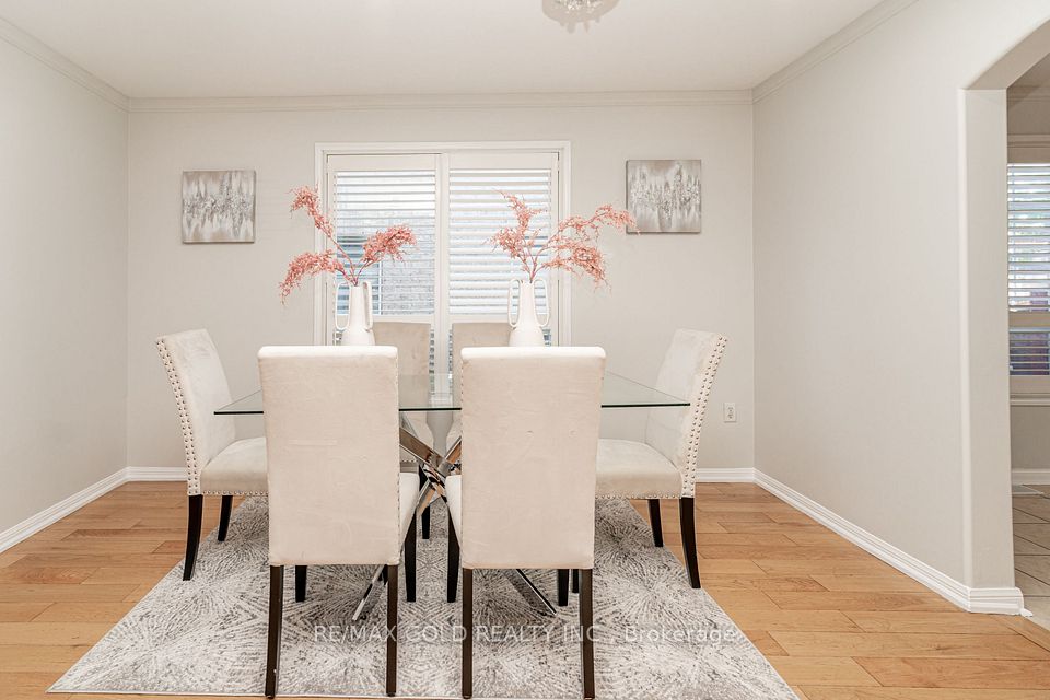 34 Jingle Crescent, Brampton, ON L6S 0B2 11