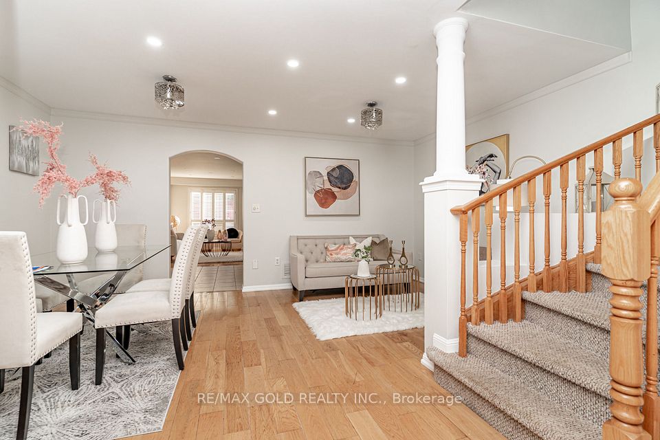 34 Jingle Crescent, Brampton, ON L6S 0B2 6