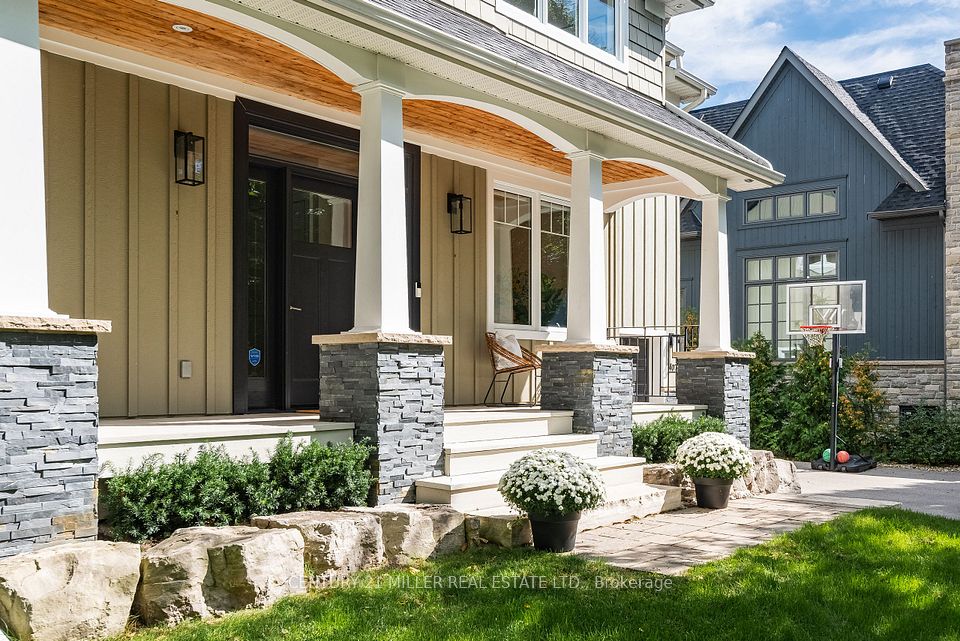 407 Maple Grove Drive, Oakville, ON L6J 4V8 6