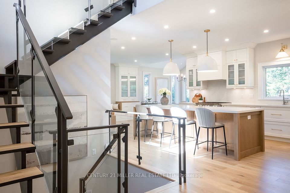 407 Maple Grove Drive, Oakville, ON L6J 4V8 9
