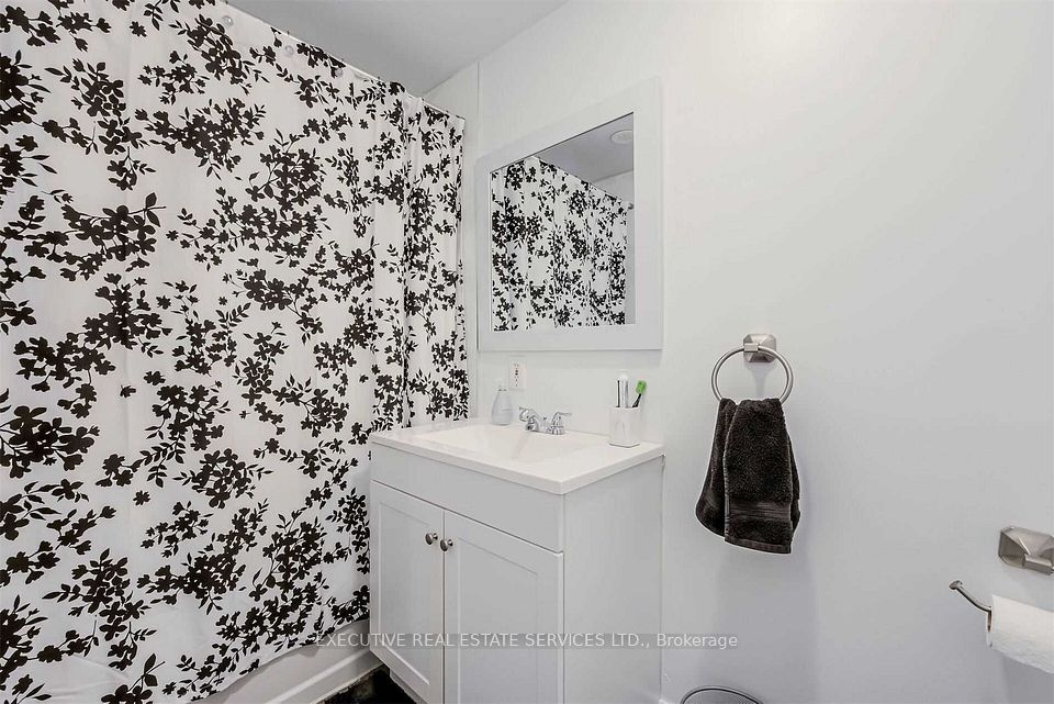 50 Edinburgh(BASEMENT) Drive 4, Brampton, ON L6Y 1N9 9
