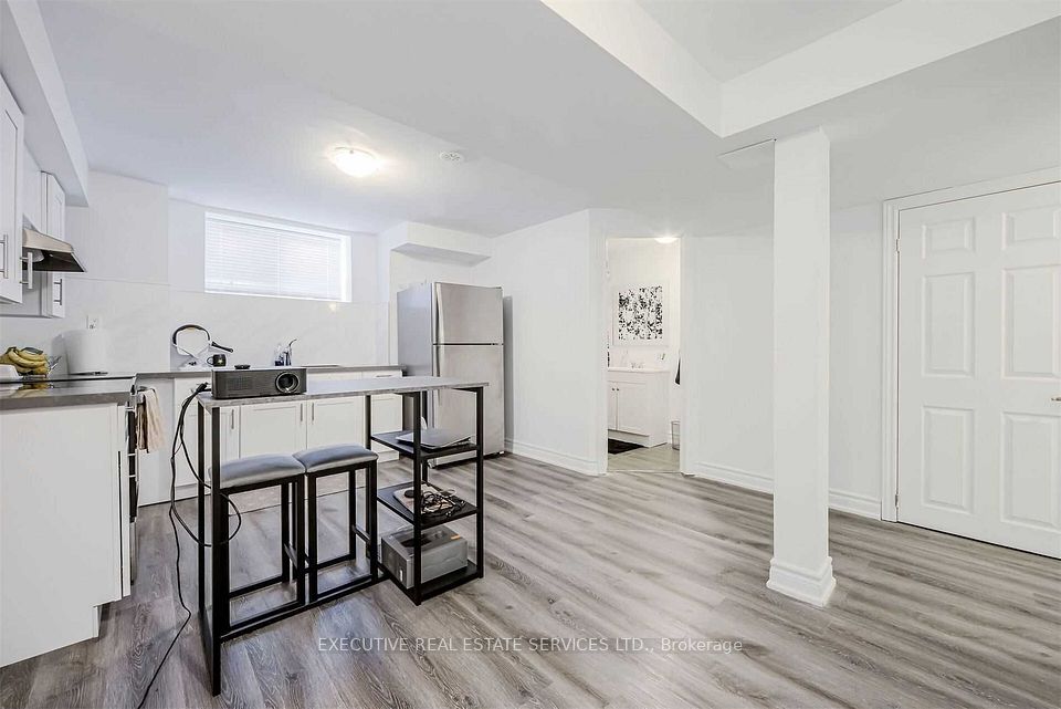 50 Edinburgh(BASEMENT) Drive 4, Brampton, ON L6Y 1N9 8