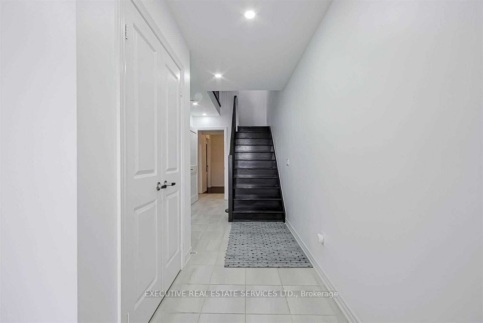 50 Edinburgh(BASEMENT) Drive 4, Brampton, ON L6Y 1N9 3