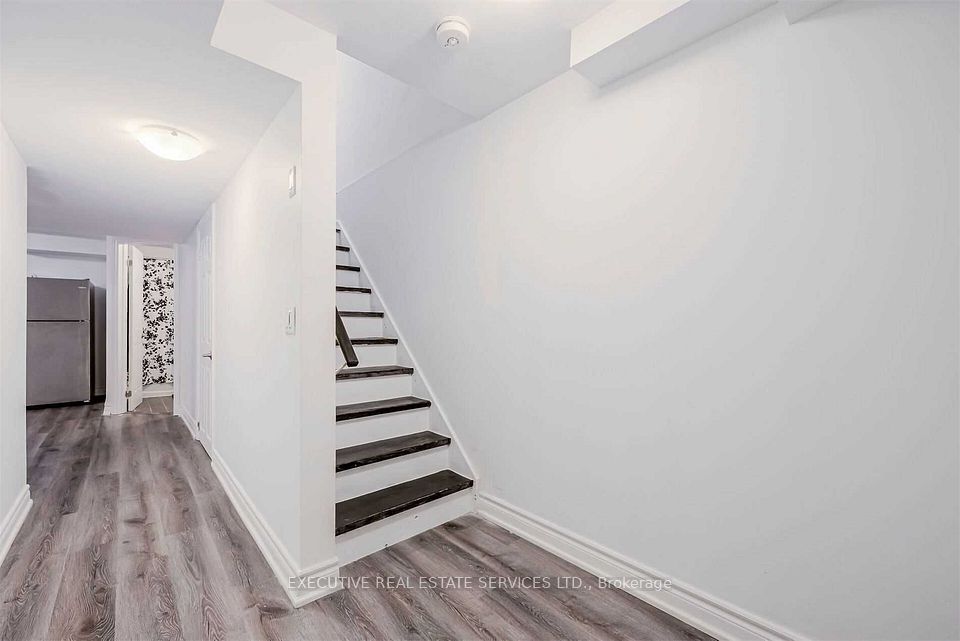 50 Edinburgh(BASEMENT) Drive 4, Brampton, ON L6Y 1N9 7