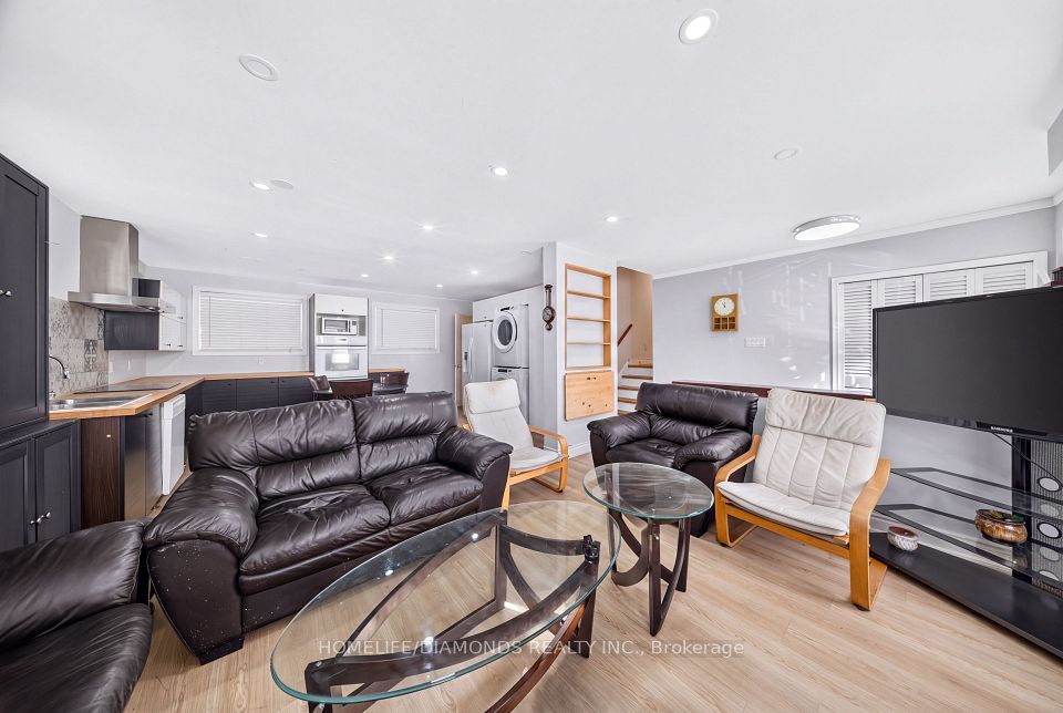 240 BARTLEY BULL Parkway, Brampton, ON L6W 2L1 4