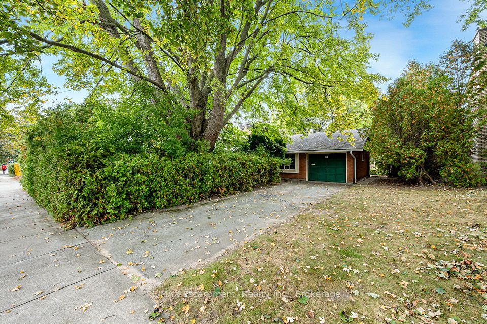 326 Walkers Line, Burlington, ON L7N 2C7 2