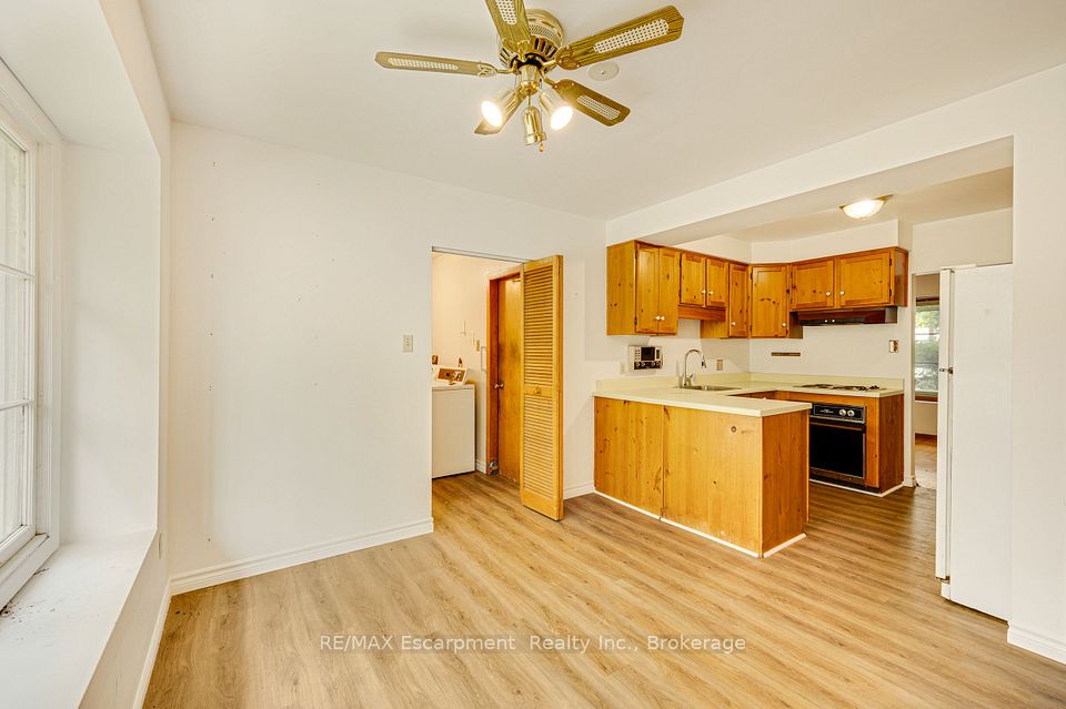 326 Walkers Line, Burlington, ON L7N 2C7 6