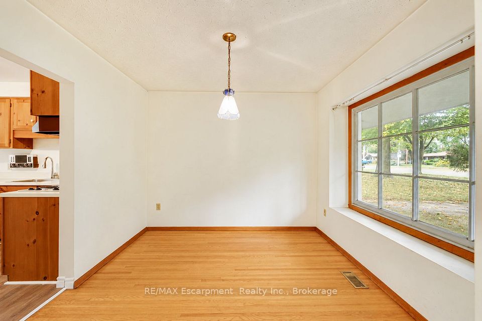 326 Walkers Line, Burlington, ON L7N 2C7 7
