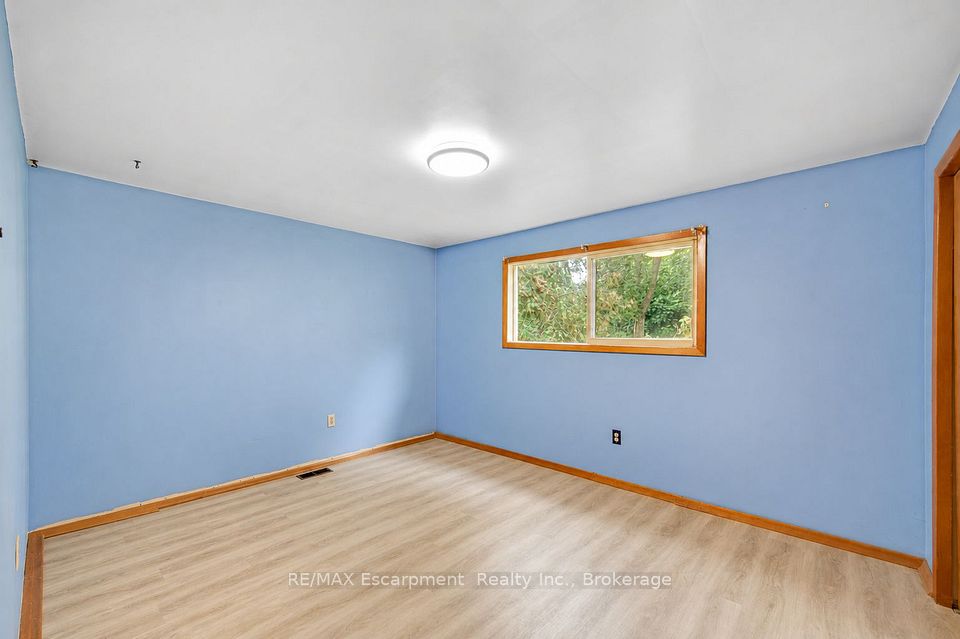 326 Walkers Line, Burlington, ON L7N 2C7 9