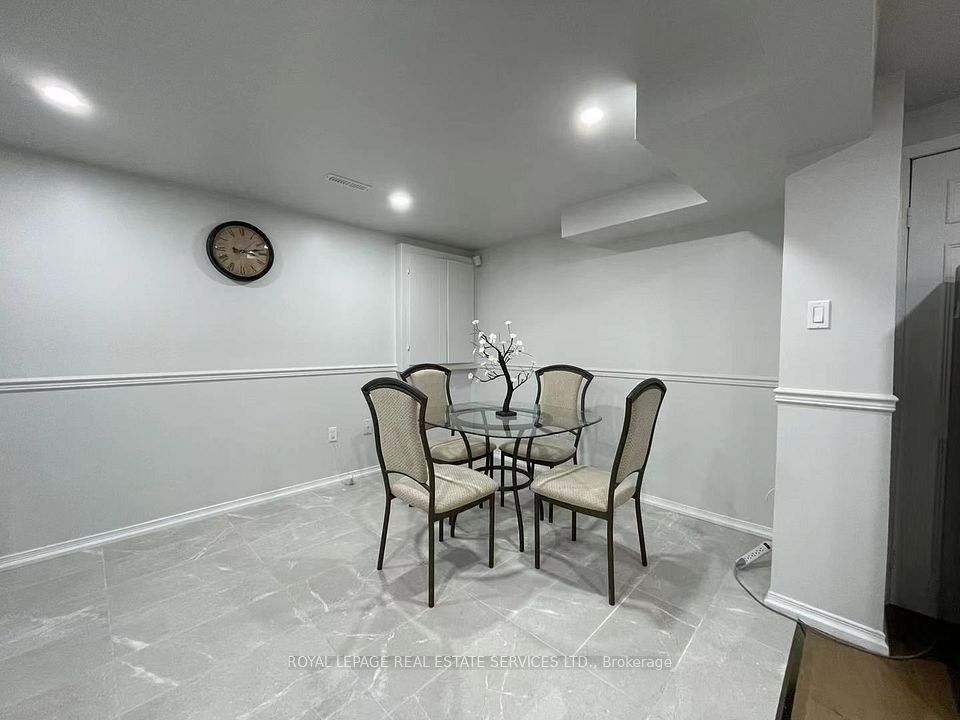 299 Rockcliffe Gardens Lower, Mississauga, ON L5R 1S1 5