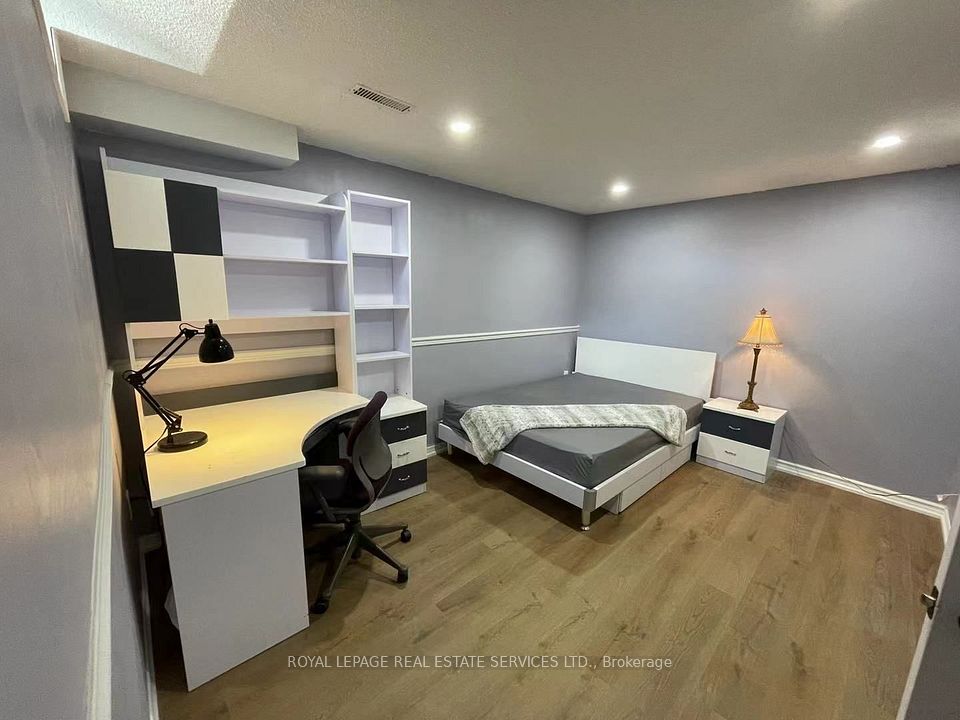 299 Rockcliffe Gardens Lower, Mississauga, ON L5R 1S1 9