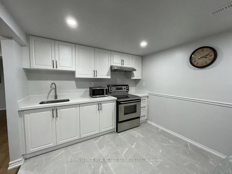 299 Rockcliffe Gardens Lower, Mississauga, ON L5R 1S1 3