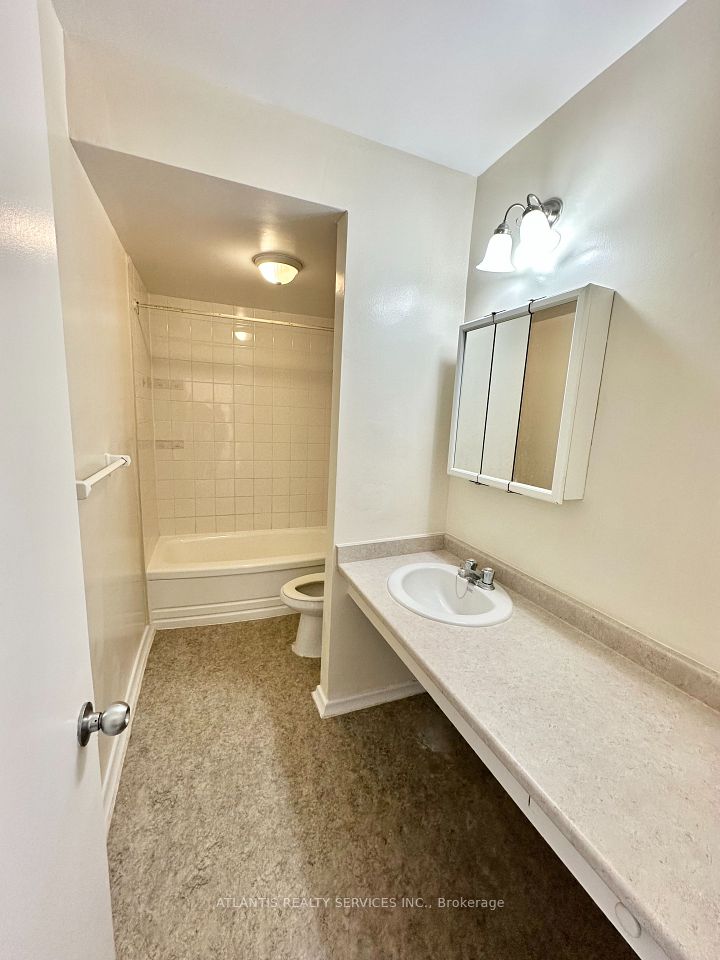 2445 Woodward Avenue 506, Burlington, ON L7R 1V3 4