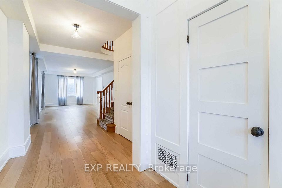 180 Spring Azure Crescent, Oakville, ON L5L 6T9 5