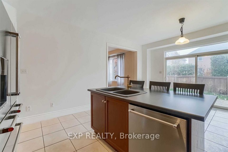 180 Spring Azure Crescent, Oakville, ON L5L 6T9 18