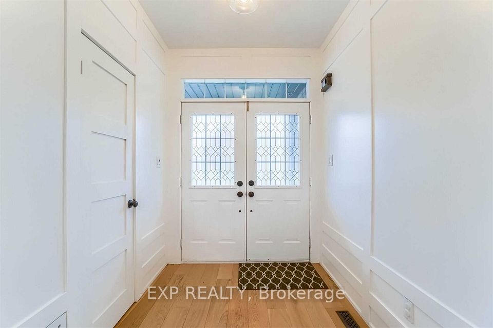 180 Spring Azure Crescent, Oakville, ON L5L 6T9 4