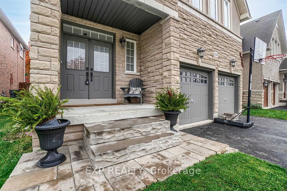 180 Spring Azure Crescent, Oakville, ON L5L 6T9 3