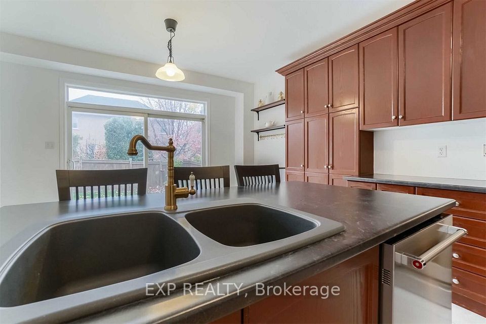 180 Spring Azure Crescent, Oakville, ON L5L 6T9 19