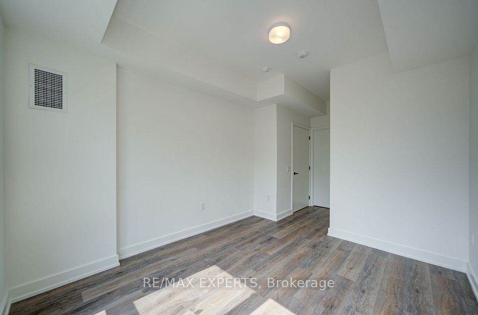 2475 Old Bronte Road 515, Oakville, ON L6M 5S7 24