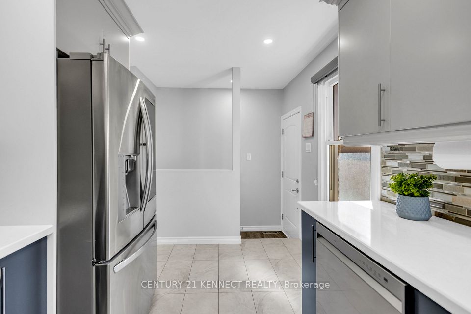 51 Vodden Street W, Brampton, ON L6X 2W6 8