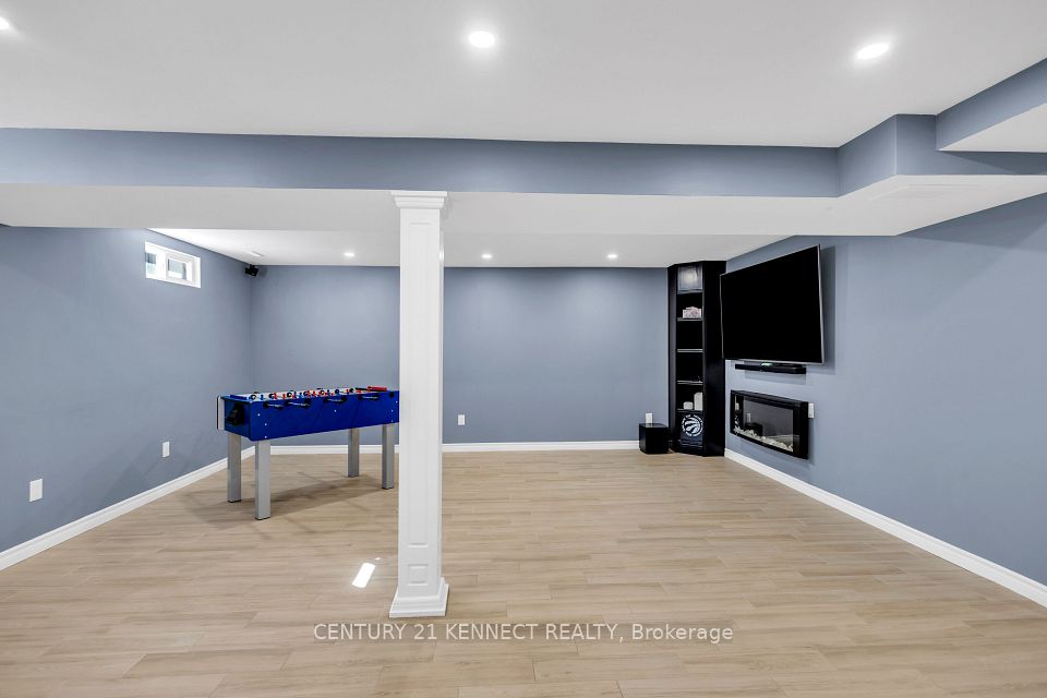 51 Vodden Street W, Brampton, ON L6X 2W6 18