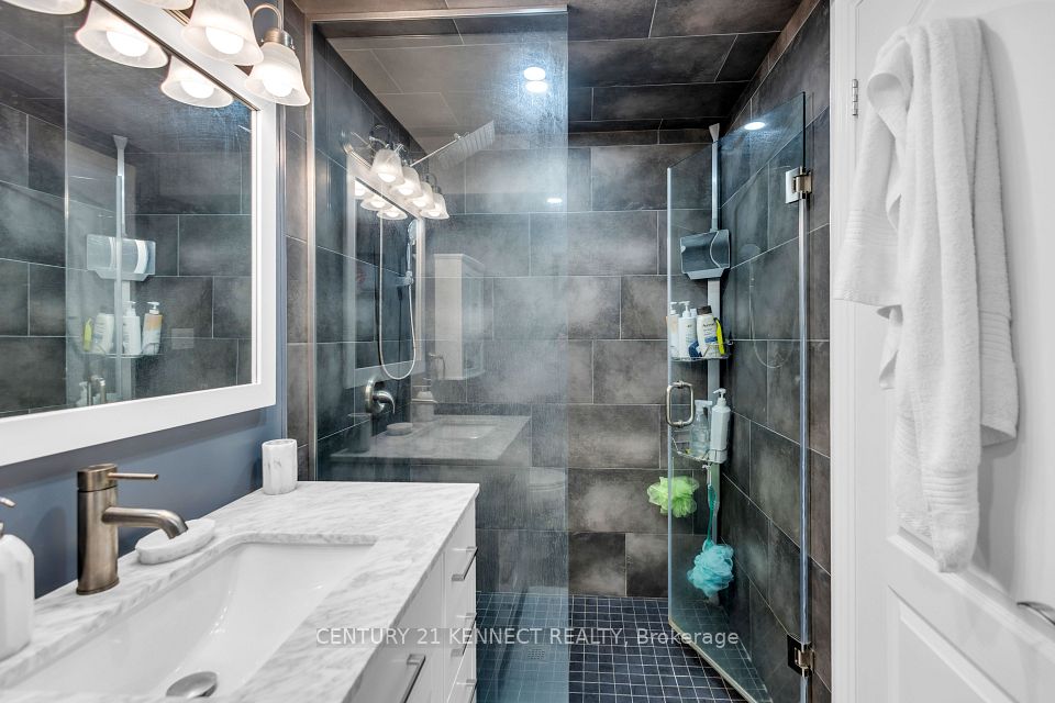 51 Vodden Street W, Brampton, ON L6X 2W6 21