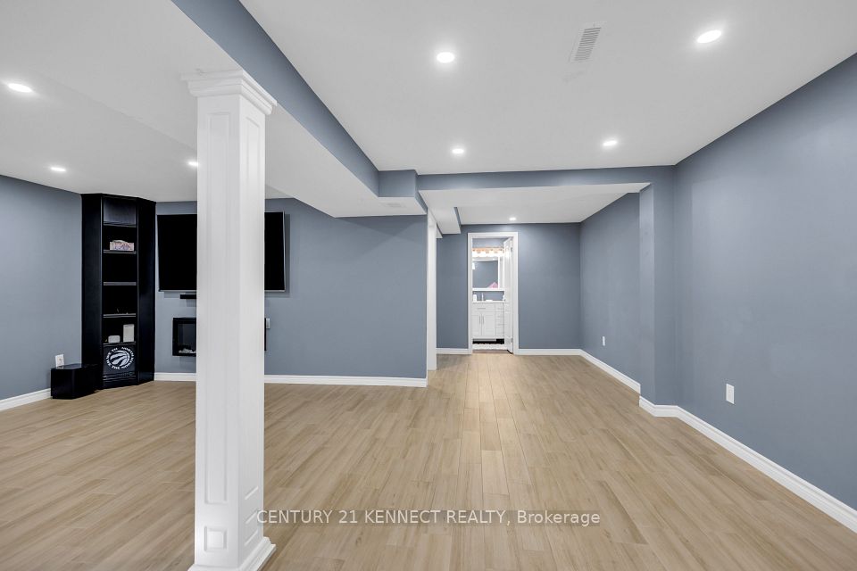 51 Vodden Street W, Brampton, ON L6X 2W6 19