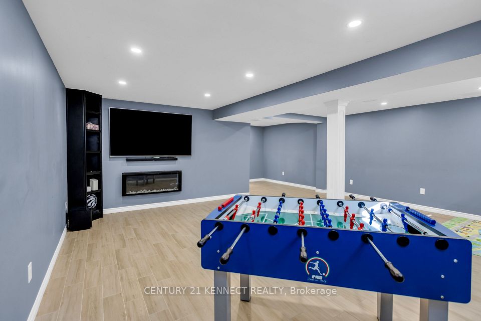 51 Vodden Street W, Brampton, ON L6X 2W6 17