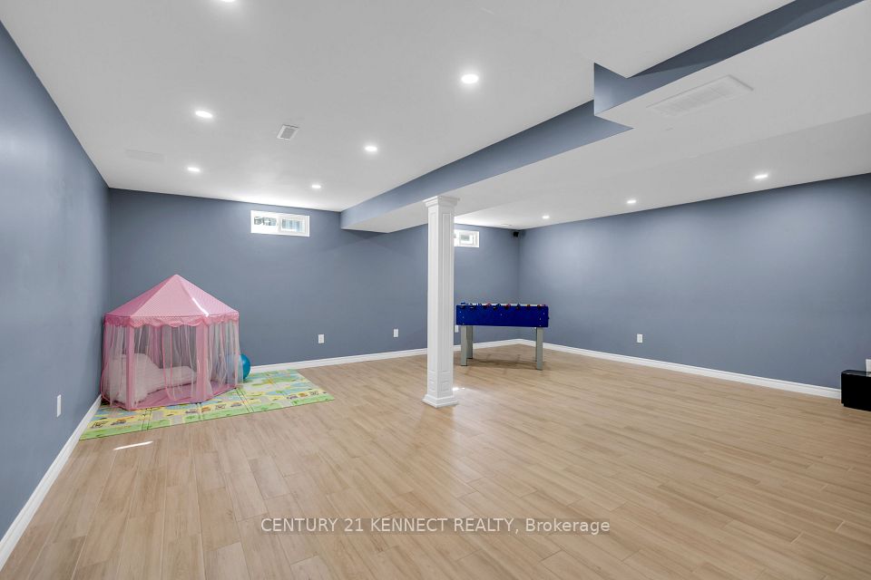 51 Vodden Street W, Brampton, ON L6X 2W6 16