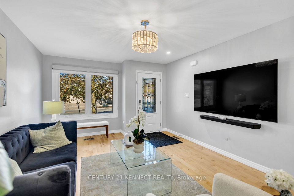 51 Vodden Street W, Brampton, ON L6X 2W6 3