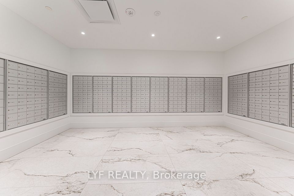 4010 Eglinton Avenue W 1207, Toronto, ON M9A 0G5 19