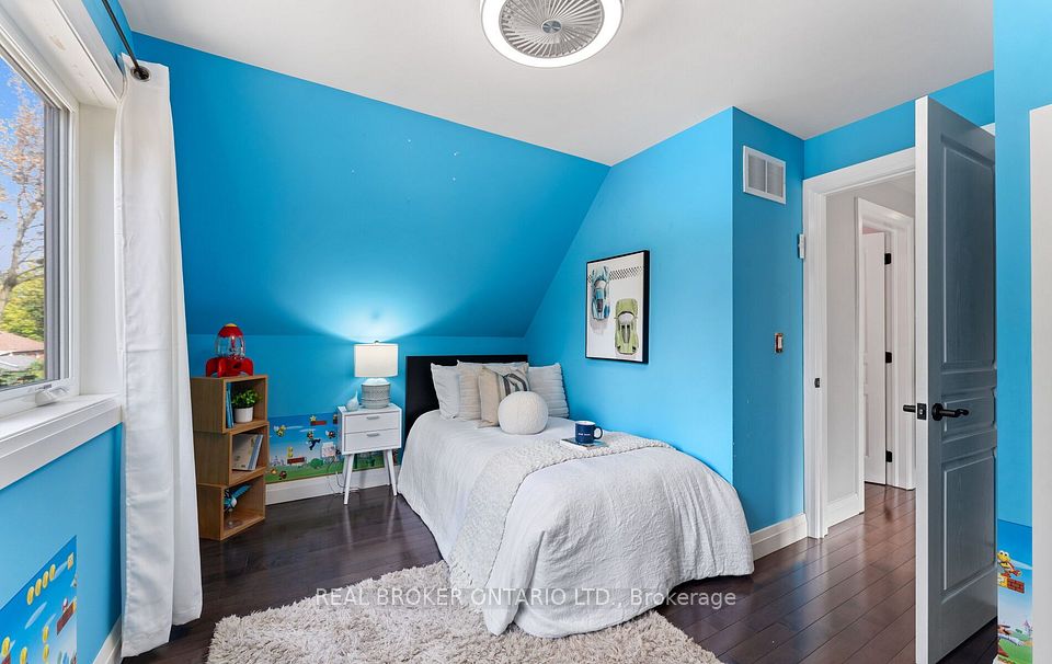 26 Roxaline Street, Toronto, ON M9P 2Y9 23